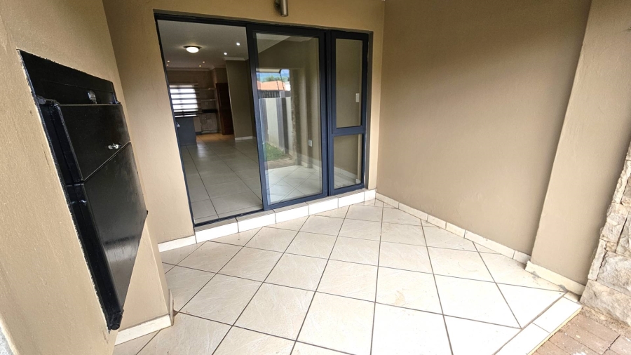 To Let 3 Bedroom Property for Rent in Melodie North West